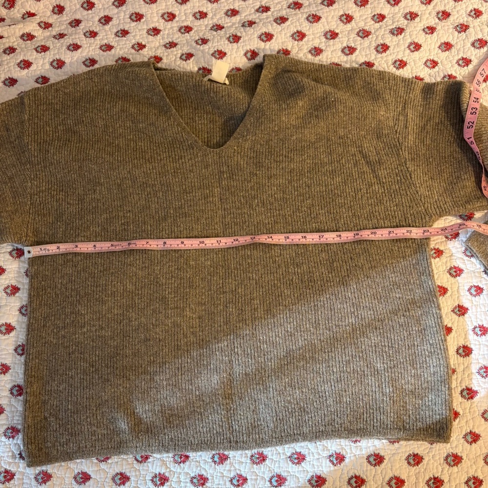 H&M premium wool blend V-neck sweater - Picture 7 of 11